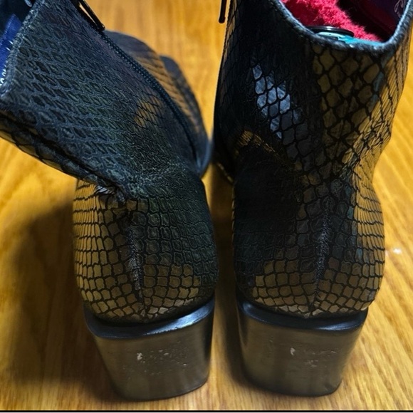 Easy Spirit Black Snakeskin Heeled Boots - Picture 2 of 7
